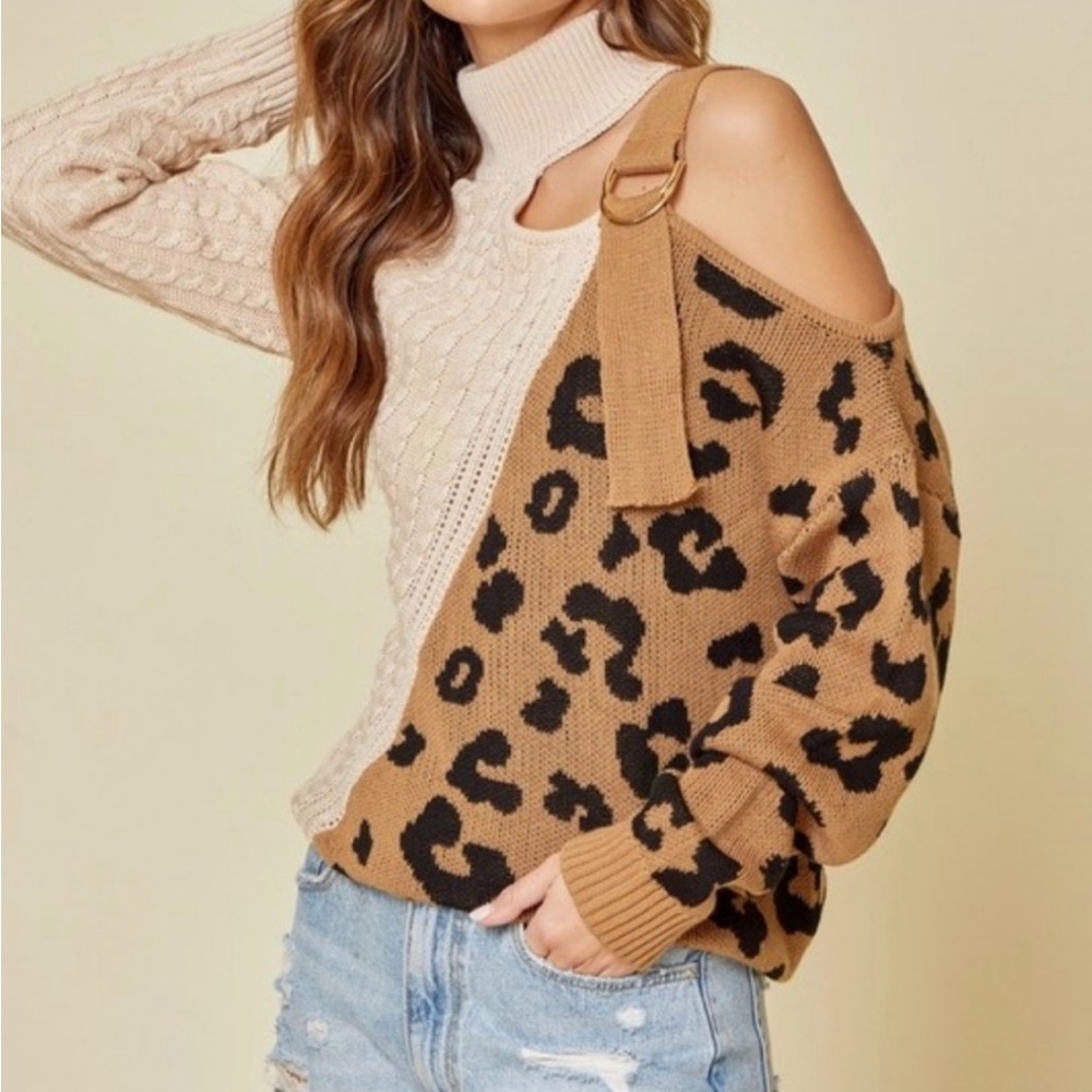 SHOULDER STRAP CREAM LEOPARD SWEATER